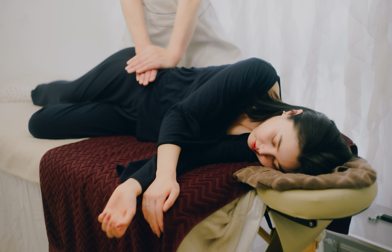 40代のほうれい線・頬下がりに直結する“土台の崩れ”とは？